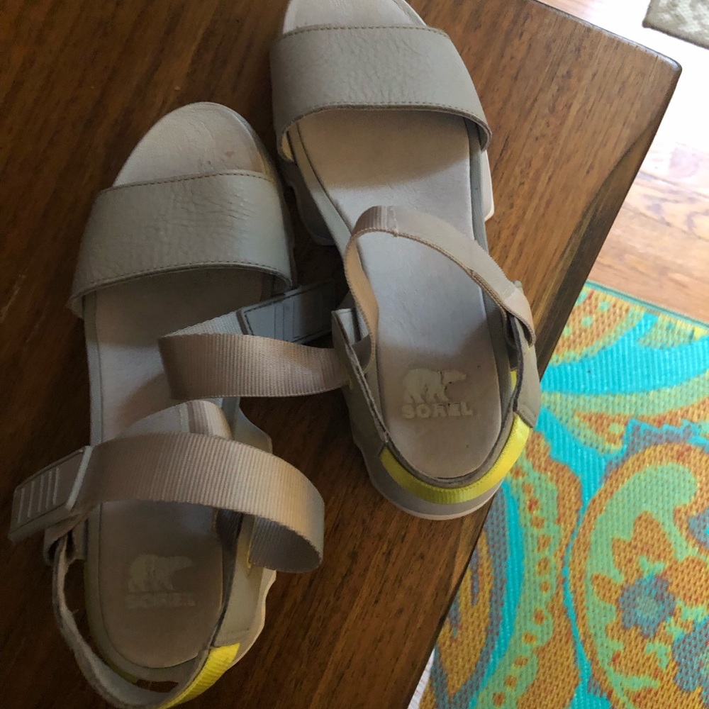 Sorel sandals, barely worn grey/yellow 9/9.5, very stylish! Attract attn.